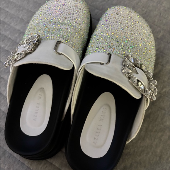 Excellent condition Azalea Wang Rhinestone Embellished White Mules, Size 9 - Picture 3 of 5
